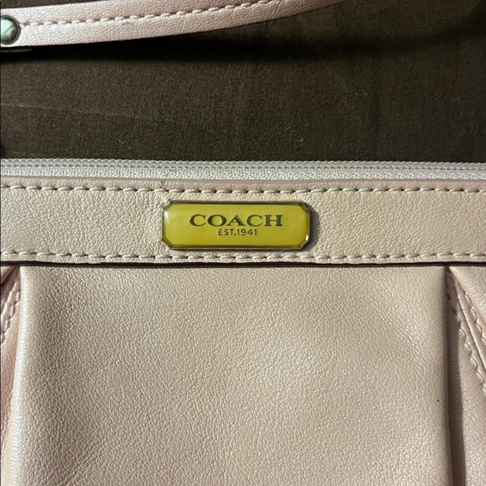 Coach Legacy vintage Blush Pink Leather Wristlet with Gold Logo Plaque - Picture 5 of 5